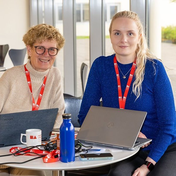Sigrún Stefánsdóttir, skólastjóri Vísindaskóla unga fólksins, og Dana Rán Jónsdóttir, verkefnastjóri. - Mynd: Axel Þórhallsson