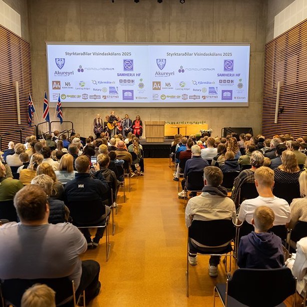 Útskriftarhátíð Vísindaskóla unga fólksins 2025 - Mynd: Axel Þórhallsson