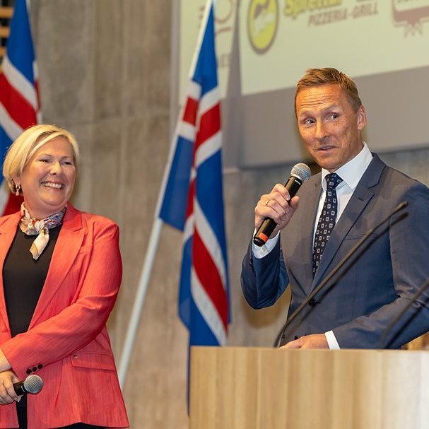 Halla Tómasdóttir, forseti Íslands, og eiginmaður hennar, Björn Skúlason. Útskriftarhátíð Vísindaskóla unga fólksins 2025 - Mynd: Axel Þórhallsson