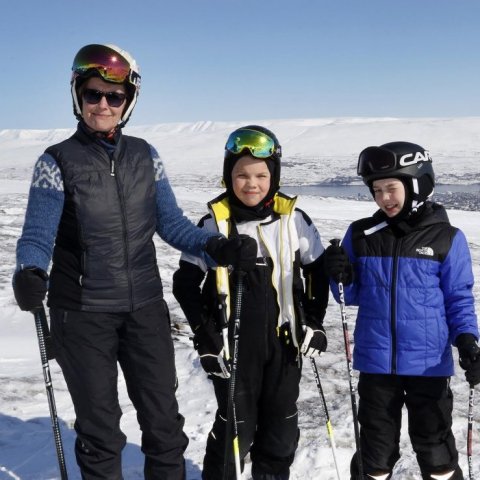 Guðrún Bjarney Leifsdóttir, ömmustrákurinn Emil Halldórsson og Sigurður Hólmgrímsson vinur hans.