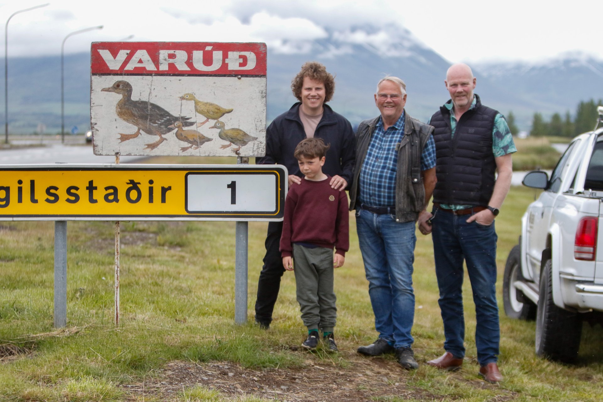 VARÚÐ! Feðgar og fuglavinir á ferð | akureyri.net