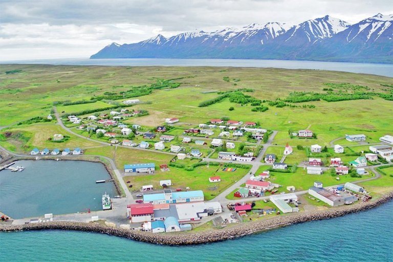 Bæjarstjórnarfundur í Hrísey á 20 ára afmæli