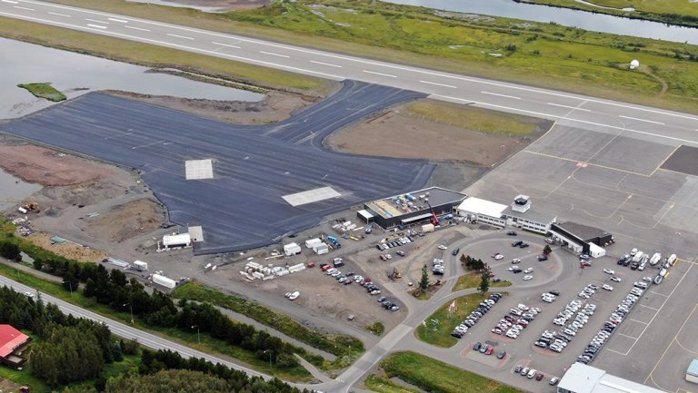 Stækkun flugstöðvarinnar á Akureyrarflugvelli hefur gjörbreytt aðstöðunni þar en hefði að margra mat…
