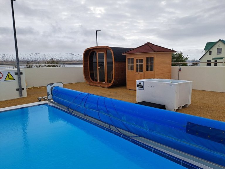 Nýir sauna- og infrarauðir klefar á bakka sundlaugarinnar í Hrísey. Myndir af vef Hríseyjar
