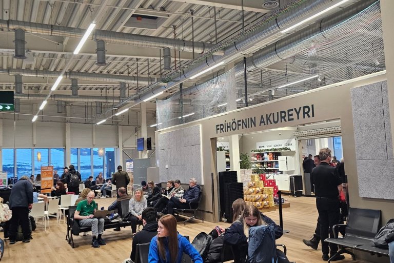 Komu- og brottfararfarþegar í millilandaflugi á Akureyrarflugvelli nota sömu frihafnarverslun.