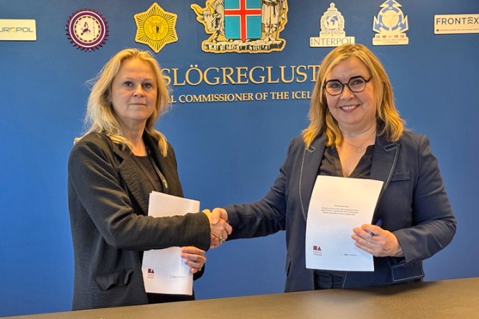 Sigríður Björk Guðjónsdóttir ríkislögreglustjóri, til vinstri, og Áslaug Ásgeirsdóttir rektor Háskól…