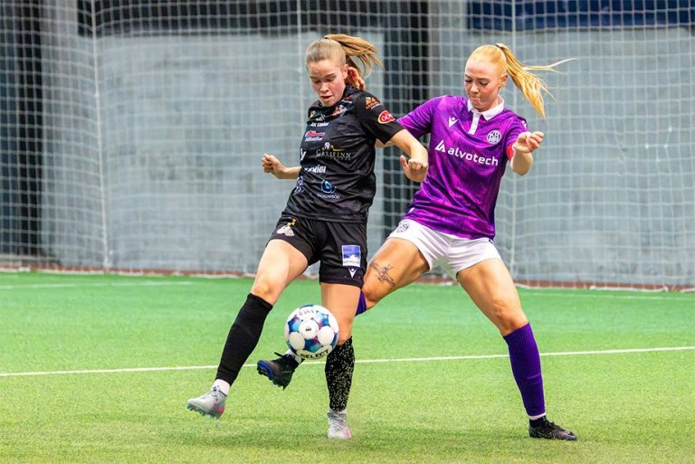 Amalía Árnadóttir skoraði eitt marka Þórs/KA í bikarsigrinum á KR. Hér á hún í baráttu við Emilíu In…