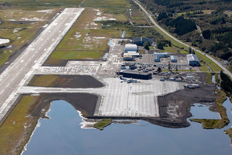 Akureyrarflugvöllur eftir að ný álma flugstöðvarinnar og nýtt flughlað var tekið í notkun. Mynd: Hör…