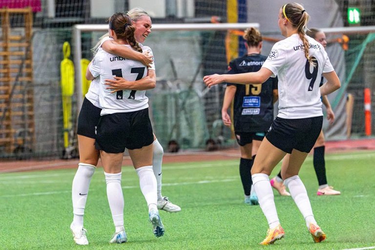 FH-ingar fagna einu markanna í Boganum dag. Myndir: Ármann Hinrik