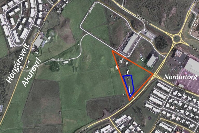 Skjáskot af map.is/akureyri. Hér má sjá stækkunina á skipulagsreitnum (rautt) og áformaða staðsetnin…