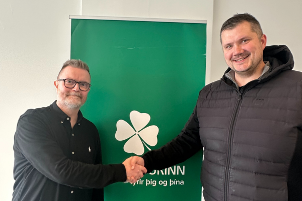 Guðmundur Tómas Axelsson til vinstri, framkvæmdastjóri Samband íslenskra sparisjóða, og Stefán Guðna…