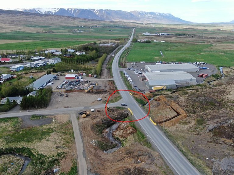 Horft frá Akureyri norður Kræklingahlíð í Hörgársveit. Hringtorgið verður á mótum þjóðvegar 1 og Lón…