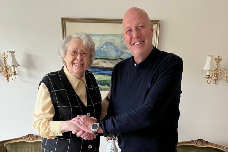 Áslaug Stefánsdóttir, aðaleigandi Stillingar, og Jóhann Rúnar Sigurðsson, stjórnarmaður Hollvinasamt…